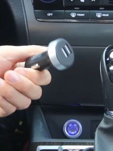 Tẩu sạc ô tô siêu nhanh 2 cổng USB có đèn LED báo điện áp ắc quy