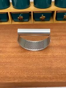 Dụng Cụ Nghiền Tỏi Hành Thông Minh - Kiểu Vòm Tròn Bằng Thép Không Gỉ Tiện Dụng An Toàn PVN4710