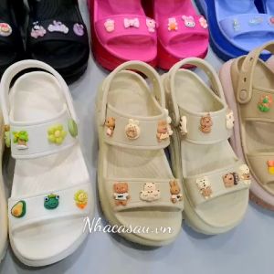 Sandal mega crush đế bóng cao 7-8 phân tặng kèm 14 jibbitz sticker 3D xịn xăng đan quai ngang crush đế cao siêu hách dáng cho nữ