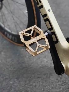TOSUOD Bicycle Bearing Pedals Anti-Slip Lightweight Hollow Design Aluminum Alloy Bike Pedals Durable Dust-proof Bike Pedals