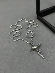 YIDAO🌸 สร้อยคอไม้กางเขนแฟชั่นย้อนยุค จี้ไม้กางเขนเปลวไฟ ซีรีส์สร้อยคอไม้กางเขนวินเทจ ทำจากเหล็กไททาเนียม ไม่ลอกหรือดำ