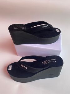 sandal jepit wanita terbaru 2024 tinggi 9 cm Sendal perempuan spon bludru