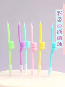 เทียนตกแต่งเค้กวันเกิดสไตล์ Ins Macaron Thumb up สpiral Shaped เทียนโค้งสำหรับอบ เทียนไม่มีควัน ขนาดใหญ่ 66 ชิ้น