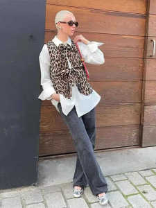 เสื้อกั๊กแขนกุดผูกโบว์ลายพรางเสือดาวสุดเท่สไตล์อเมริกัน เสื้อกั๊กแขนกุดแบบสวมทับได้หลายชั้น เสื้อกั๊กคอวี ผ้าอื่นๆ