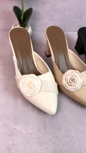 Giày Sục nữ cao gót vuông 5p và 7p bít mũi da mềm dây chéo hông kết hoa hồng - BM139