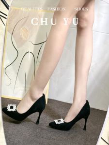 2024 ใหม่ เรียบหรู สไตล์ฝรั่งเศส รองเท้าส้นสูงแบบบาง ผู้หญิง รองเท้าทํางานประดับเพชรชี้นิ้วเท้าสบาย สีดำ รองเท้า