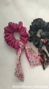 Scrunchie Bunga Lucu Wanita: Desain Unik Ikat Rambut Anti Pusing