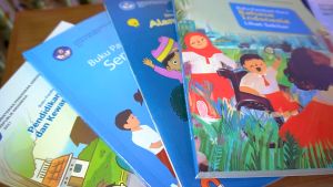 Buku Panduan Guru Kurikulum Merdeka SD Kelas 4 Kemendikbud / PPKN / Bahasa Indonesia / Seni Musik / Seni Tari / IPA / Matematika / Agama Islam / Kristen / Katolik / My Next Words