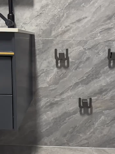 AKIRO HOME MALAYSIA Toilet Rust-Free Metal Alloy Punch-Free Bathroom Slipper Hook Rack Wall Mounted Shoe Hanger Drying Storage Hook Cangkuk Selipar 拖鞋挂钩