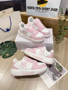 Giày Sneaker Nữ Cổ Thấp Họa Tiết Hoa Màu Hồng Phối Trắng