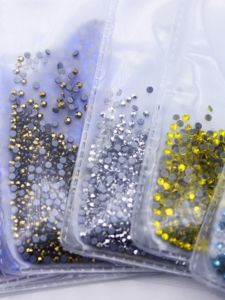 Colorful Round Rhinestones Clothing Adhesive Rhinestone Applicator 2mm Synthetic Cubic Zirconia Flat Bottom Full Pack