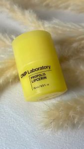 Son dưỡng môi CNP Propolis Lipcerin 15ml - Môi mềm mượt căng bóng