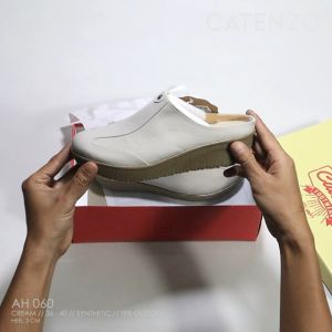 Catenzo Sepatu Slip On Wanita AH 060 Cream