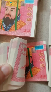 200pcs/2pack Kertas Sembahyang Ce Pi Uang Leluhur 10 Billion Isi 100 lembar Dapat Digunakan Untuk Sembahyang Leluhur