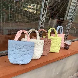 EERSHENSHI กระเป๋าถือสำหรับสุภาพสตรีกระเป๋าใส่เบนโตะโพลีเอสเตอร์นุ่มลายดอกไม้หัวเข็มขัดแม่เหล็กเปิดและปิดกระเป๋าถือแบบพกพาอเนกประสงค์