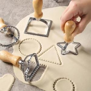 1pcs Baking Cookie Cutter Biscuit Maker Mold Pizza Cutting Wheel Tools MouldsAluminium Alloy Ravioli Pasta Tools Square Cutters