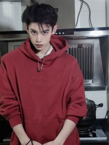 เสื้อสเวตเตอร์ฮู้ดทรงหลวมสไตล์นักศึกษาสำหรับผู้ชาย สีแดงเข้ม เสื้อคลุมกันหนาวสไตล์อเมริกัน ทรงหลวม สไตล์ฮิปฮอป ลำลอง