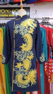 Áo Dài Cách Tân Nam - Lịch Lãm Và Lãng Tử Vải Tuyết Mưa Dày Nhưng Mềm Phom Vest Đứng Đĩnh Đạc - Thêu Cao Cấp Nghệ Thuật Bền Và Đẹp - MTCC905