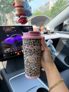 ถ้วยดื่มน้ำรูปแมว Hello Kitty ขนาดใหญ่ ความจุสูง ถ้วยดื่มน้ำแบบมีท่อสำหรับนักเรียน ผลิตจากเหล็กไนคร์รีฟินิ่ม