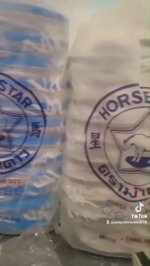 รองเท้าแตะม้าดาว พื้นแน่น แข็งแรง ใช้ทน ใช้นาน ผลิตจากยางพาราแท้ แน่น หนึบ ใส่สบายเท้ากว่ารองเท้าที่เป็นวัสดุพลาสติก รองเท้าคุณภาพงานไทยแท้ Made in Thailand ยางพาราเมืองไทยคุณภาพดีขึ้นชั้นแนวหน้าของโลก มีไซส์ 9-11 สีขาวน้ำเงินและสีขาวดำ