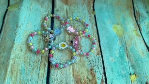 Vòng nhựa cho bé  vòng tay chuỗi hạt nhiều màu đính hoạ tiết dễ thương dành cho bé gái BPK013