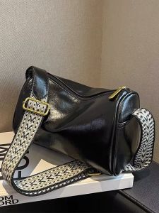 Fall/Winter Hot-Selling Fancy Large Capacity Bag Female 2023 New Arrival Wide Strap Crossbody Bag Easiest for Match Retro Work Clothing Pillow