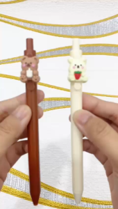 Pena Cetekan Karakter Bear Pita Lucu Pulpen Tinta Gel Cair Hitam Motif Beruang Unik Alat Tulis Sekolah Kantor Stationary Murah avvet