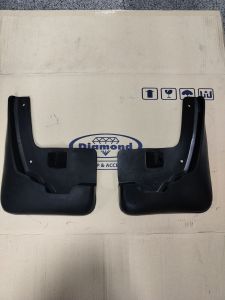 Dragon eye ยางกันโคลน คู่หน้า ISUZU TFR DRAGON EYE ปี 2001 กันโคลน ยางกันโคลน - บังโคลน  ใช้ติดป้องกันสิ่งสกปรกกระเด็นจากล้อรถยนต์ไปโดนตัวถังรถ ชุด 2 ชิ้น (สีดำ)