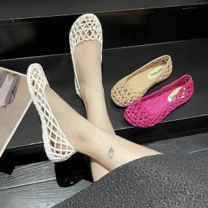 COD  Pakaian Luar Selipar Wanita Musim Panas Pekerja Pejabat Kasut Lubang Lembut a Baru Serba Boleh Baotou Kasut Wanita Ibu Kasut Tapak Rata  CNN