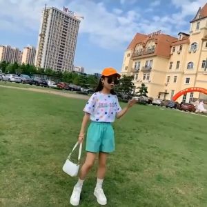 พร้อมส่ง🔥ชุดสูทเด็กผู้หญิง ชุดสองชิ้นแขนสั้นขนาดกลางและใหญ่กางเกงกีฬาขาสั้นสไตล์เกาหลี