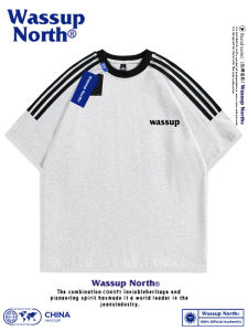 เสื้อยืดแขนสั้นผ้าฝ้ายแท้ WASSUP NORTH สำหรับผู้ชายและผู้หญิง ทรงหลวม ลำลอง ฤดูร้อน 2025 ลาย Three Bars ตัดเย็บจากผ้าฝ้ายยาว ระบายอากาศได้ดี