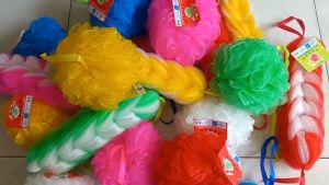 Bông tắm tròn bông tắm dài chà lưng bông tắm tạo bọt màu ngẫu nhiên