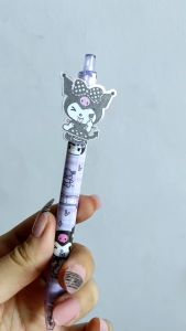 PULPEN MIKA SANRIO TINTA HITAM GP80009 | PULPEN SANRIO | PEN SANRIO | ALAT TULIS SEKOLAH | ALAT TULIS KANTOR | PERALATAN TULIS | PULPEN LUCU | KUROMI | MELODY | POMPOMPURIN | CINAMORROL | POCACO | KMK