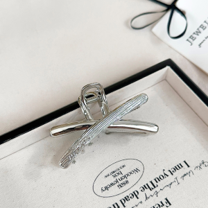 Elegant Metal Cross Half Updo Hair Claw Womens New 2025 Shark Clip Hair Accessories Bun Hairpin Stylish Hairgrip