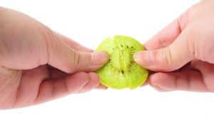 กีวีอบกรอบ 100g/250g/500g กรัม กีวี่อบกรอบ กีวี่ กีวี กีวีกรอบ กีวี่อบกรอบ ผักอบกรอบ ผลไม้อบกรอบ  ผลิตใหม่ตลอดอาหารเจ เจ พร้อมทาน โกกล์อฟเมืองใต้