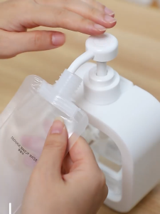 TRAVEL POUCH PLASTIK REFIL FLIP TOP KOREA TEMPAT SABUN CAIR FLIPTOP KEMASAN LOTION PRAKTIS