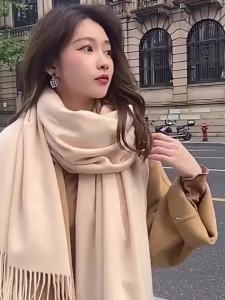 ฤดูใบไม้ร่วงและฤดูหนาวใหม่ผ้าพันคอแคชเมียร์เลียนแบบสีทึบหนาอบอุ่นแฟชั่นอเนกประสงค์ sel ผ้าคลุมไหล่ High-end ร้อน