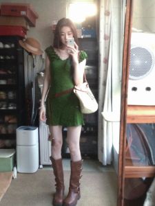 VKSOD | ชุดเดรสคอวีสีเขียวสไตล์ฝรั่งเศสย้อนยุคสำหรับผู้หญิงในช่วงฤดูร้อน กระโปรงสั้นเอวสูง กระโปรงทรงเอ แขนกุด ชุดเดรสสีพื้น