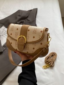 กระเป๋าสะพายข้างหนังแฟชั่นสำหรับผู้หญิง กระเป๋าสะพายข้างแบบสะพายไหล่ข้างเดียว กระเป๋าใต้วงแขนแบบใหม่ กระเป๋าทรงมูนสุดเก๋สำหรับใส่ไปทำงาน