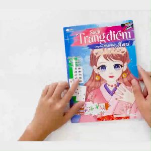 Sách Trang điểm Công chúa Nhật Bản Mori (Tô màu và bóc dán hơn 100+ stickers sáng tạo) cho bé gái