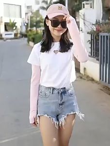 Bao Tay Dài Phối Chữ Nam Nữ Đi Biển Chỉnh Độ Dài Linh Hoạt Chống Nắng Chặn Tia UV Kiểu Hàn RQN2428 - REQUANE