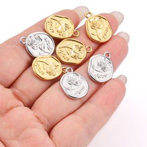 จี้กุหลาบเหล็กสเตนเลสสองด้าน Diy อุปกรณ์เสริมจิวเวลรี่เครื่องรางดอกไม้ปักทอง18K