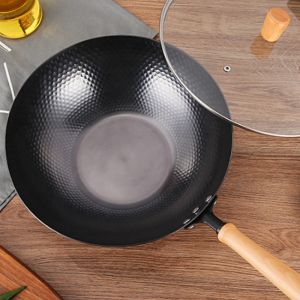 Konco handmade 32cm Carbon Steel Wok Pan with Lid No Coated Flat Bottom Chinese Woks Pan for Induction Electric Gas Halogen All Stoves