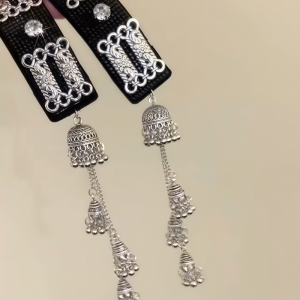 Elegant Mongolian Ethnic Style Hair Clip with Tassel And Bell for Women Fringe Hair Accessories Fashionable And Unique