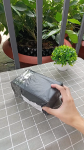 Bình sữa mini Tutu COMOTOMO cổ rộng 7cm bằng silicon cho bé nano bạc chống đầy hơi