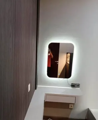 Cermin rias estetik cermin wastafel kamar mandi model persegi TOUCHSCREEN
