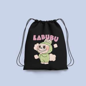 Tas serut atau string bag berwarna hitam bergambar karakter boneka lucu labubu/tas serut hitam/cocok untuk sekolah/cocok untuk kuliah dan hadiah/bisa cod