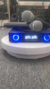 ไมโครโฟนไร้สาย ไมโครโฟนคู่แบบถือ ไมโครโฟนความถี่คงที่ ระยะการทำงาน 50 เมตร รองรับ 1 ชุด ใช้งานพร้อมกันได้ สำหรับลำโพงคาราโอเกะ ระบบ PA คาราโอเกะในโบสถ์