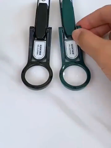 Zoomy nail clipper / gunting kuku orang tua
