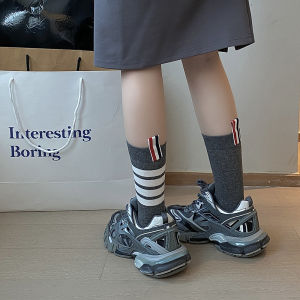 อินเทรนด์ สีเทา ผ้าฝ้าย ถุงเท้าถึงกลางน่อง ถุงเท้า ผู้หญิง เหนือเข่า ลายทาง การสร้างขาลวดลาย ทันสมัย ฤดูใบไม้ผลิ ฤดูร้อน ถุงน่อง